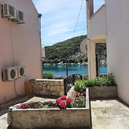 By The Sea Mali * Zaton (Dubrovnik-Neretva)